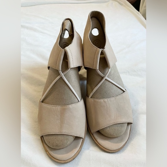 Eileen FISHER Leather Doe Earth Strappy Sandals - Picture 8 of 8